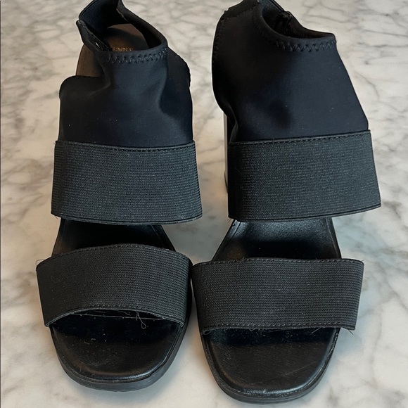 Simply Vera Vera Wang Black Block Heel Sandals - Picture 2 of 5